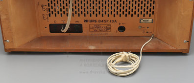 Настольный радиовещательный приемник с кнопками «Philips B4SF 13A», Финляндия, нач. 1960-х