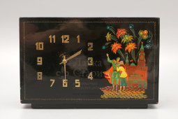 Часы «Весна, Салют Победы», художник Т. В. Дикина, лак, ручная роспись, Мстера, 1975 г.