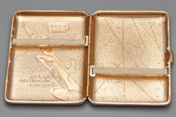 Портсигар «ВДНХ СССР. Слава покорителям космоса», алюминий, золочение, 1960-е