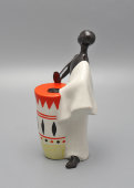 Фигурка «Африканец с барабаном стоящий», скульптор Федорова Т. А., фарфор, ЛЗФИ, 1950-60 гг.