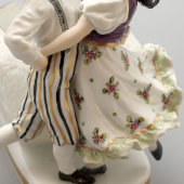 Маленькое фарфоровое кашпо «Танцующая пара», Европа, 20 в.