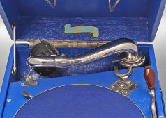 Советский патефон «Дружба», модель ПГ-54, Артель «Граммофон», Ленинград, 1950-е