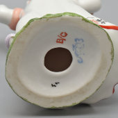 Статуэтка «Юная плясунья в зеленом платочке», скульптор Столбова Г. С., ЛФЗ, 1950-60 гг.