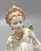 Статуэтка «Малахитовая шкатулка», скульптор Богданова О. М., Дулево, 1965 г.