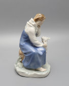 Статуэтка «Сестрица Аленушка и братец Иванушка», скульптор А. А. Киселев, фарфор ЛЗФИ, 1950-60 гг.