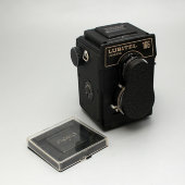 Отечественный двухобъективный зеркальный фотоаппарат «Любитель 166-Универсал»,  