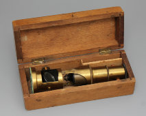 Маленький микроскоп в деревянной коробке, Европа, нач. 20 в.