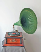 Старинный граммофон с латунными декоративными накладками, дерево, фирма братьев Пате, Россия, нач. 20 в.