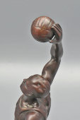 Советская спортивная скульптура «Баскетболист», силумин омеднённый, 1930-40 гг.