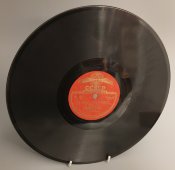 Советская пластинка с песнями «Потерял покой» и «Ты только одна виновата». Апрелевский завод, 1950-е
