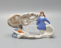 Статуэтка «За чтением», скульптор Попова К. В., фарфор, Вербилки, цветная роспись