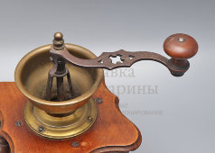Старинная механическая кофемолка, мельница , дерево, латунь, R. Z. Zassenhaus, Германия, 1930-е