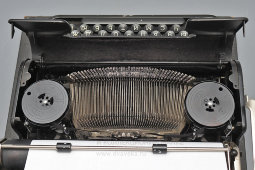 Старинная печатная машинка «Olympia Progress», Olympia Werke, г. Эрфурт, ГДР, 1950-60 гг.