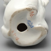 Статуэтка «Заяц с морковкой», скульптор Чарушин Е. И., анималистика ЛФЗ, 1950-60 гг.