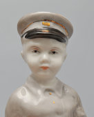 Статуэтка «Первоклассник» (школьник, гимназист), скульптор Пахомов А. Ф., фарфор, ЛФЗ, 1950-60 гг.