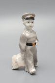 Статуэтка «Первоклассник» (школьник, гимназист), скульптор Пахомов А. Ф., фарфор, ЛФЗ, 1950-60 гг.