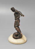 Советская спортивная скульптура «Футболист» на мраморной подставке, бронза, 1950-60 гг.
