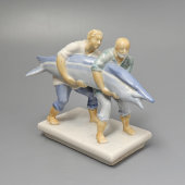 Авторская статуэтка «Счастливые рыбаки», скульптор А. Г. Сотников, Дулево, 1950-60 гг.
