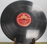Советская старинная / винтажная пластинка 78 оборотов для граммофона / патефона с песнями В. Кручинина: «Джаз» и «Веселые музыканты»