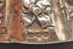 Старинный колокольчик для вызова прислуги «Дама с корзиной», B.H.M., белый металл, Европа, нач. 20 в.