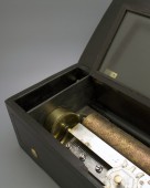 Антикварная музыкальная шкатулка