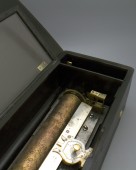 Антикварная музыкальная шкатулка