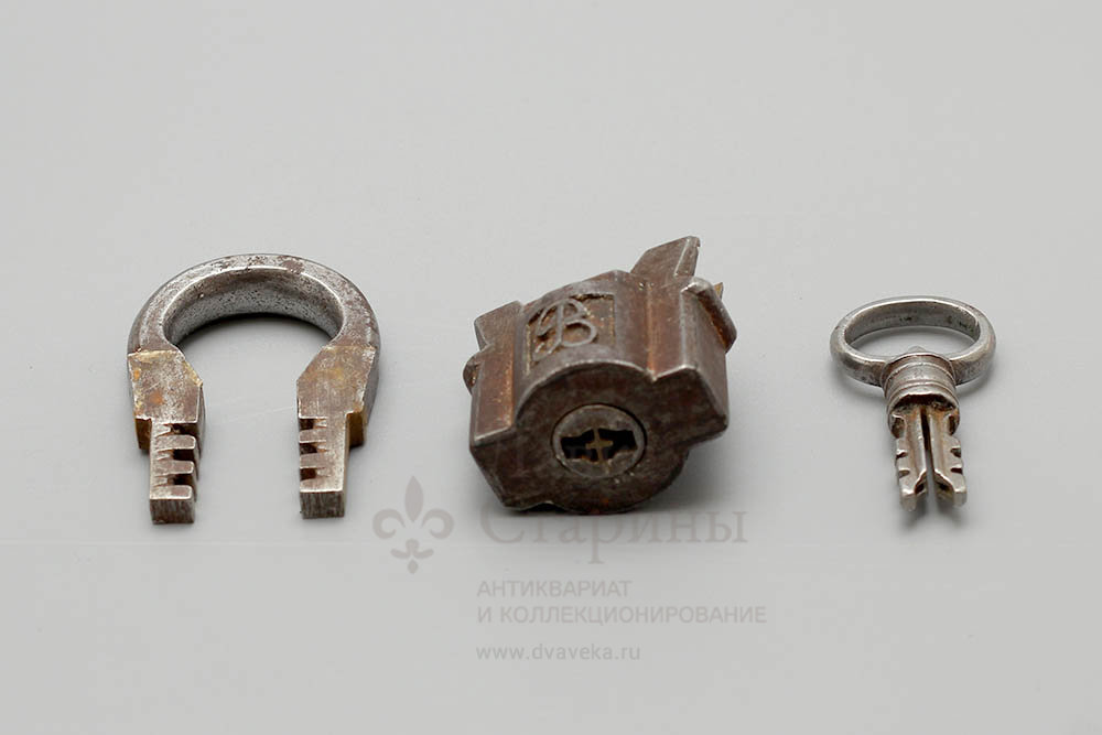 Маленький навесной замок с вензелями «Б» и «В», Россия, 19 век, сталь ...