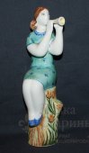Статуэтка «Девушка с флейтой», автор Шуквани Ш. Т.,​ фаянс, ЗиК Конаково​, 1983 г.