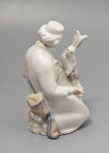 Статуэтка «Доктор Айболит с зайчиком», скульптор Чечулина Г. Д., Дулевский завод, 1976 г.