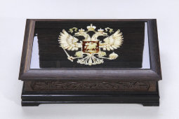 Подарочная шкатулка «Российская Федерация», мореный дуб, янтарь, мануфактура «Емельянов и сыновья»