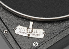 Советский патефон чемоданного типа (портативный граммофон), модель ПТ-3, Ордена Ленина завод «Молот», Вятские поляны, 1951-54 гг.