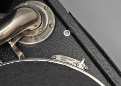 Советский патефон чемоданного типа (портативный граммофон), модель ПТ-3, Ордена Ленина завод «Молот», Вятские поляны, 1951-54 гг.