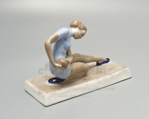 Статуэтка «Гимнастка с мячом», скульптор Таёжная О. П., Дулево, 1950-60 гг.