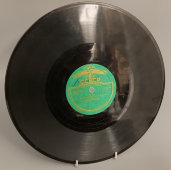 Советская пластинка с песнями «Почему» и «Мариникэ». Апрелевский завод. 1950-е