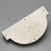 Фарфоровая пепельница «Право на отдых» из письменного прибора «Обсуждение проекта Сталинской конституции в колхозе Узбекистана», кобальтовая роспись, ЛФЗ, 1941-46 гг.