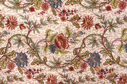 Большая старинная скатерть «Красно-синие цветы», Трёхгорная мануфактура, г. Москва, 1-я четв. 20 в.