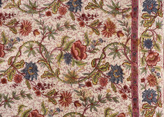 Большая старинная скатерть «Красно-синие цветы», Трёхгорная мануфактура, г. Москва, 1-я четв. 20 в.