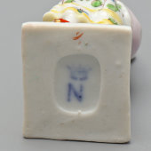 Статуэтка-миниатюра «Рукодельница», фарфор, Эрнст Боне и сыновья (Ernst Bohne & Söhne), Тюрингия, Германия, 1900-1910 гг.