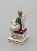 Статуэтка-миниатюра «Рукодельница», фарфор, Эрнст Боне и сыновья (Ernst Bohne & Söhne), Тюрингия, Германия, 1900-1910 гг.