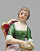 Статуэтка-миниатюра «Рукодельница», фарфор, Эрнст Боне и сыновья (Ernst Bohne & Söhne), Тюрингия, Германия, 1900-1910 гг.