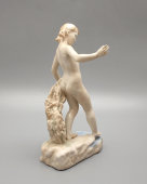 Авторская нетиражная статуэтка «Девочка, входящая в воду» (У ручья), скульптор Гатилова Е. И., Дулево, 1970-80 гг.