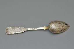 Антикварная чайная ложка с растительным орнаментом и чернью, серебро 84 пробы, Россия, 1858 г.