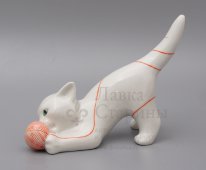 Статуэтка «Котенок с клубком», ​скульптор Вайнштейн-Машурина (Асерьянц) С. И., фарфор, Вербилки, 1950-60 гг.