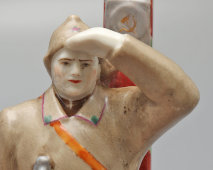 Статуэтка «Пограничник», скульптор Рыжов К. С., агитационный фарфор ЛФЗ, 1937-39 гг.