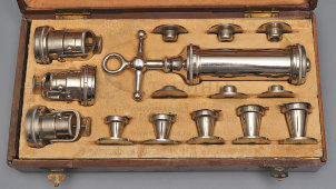 Антикварный прибор фармацевта-аптекаря, шприц, насос для изготовления таблеток, в комплекте полный набор насадок, фирма H. Steinbuch, Австрия, 1920-е
