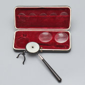 Старинный офтальмоскоп «Liebreich's Ophthalmoscope» в футляре с красным бархатом, Германия, 1870-е