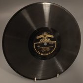 Русские народные песни: «Уж ты, поле мое, поле чистое» и «По диким степям Забайкалья». Апрелевский завод, 1950е гг.