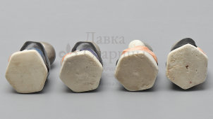 Шахматный набор, агитационные шахматы «Соцсоревнование: индустрия и сельское хозяйство», скульптор Трипольская Е. Р., Вербилки, 1930-е