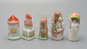 Шахматный набор, агитационные шахматы «Соцсоревнование: индустрия и сельское хозяйство», скульптор Трипольская Е. Р., Вербилки, 1930-е