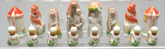 Шахматный набор, агитационные шахматы «Соцсоревнование: индустрия и сельское хозяйство», скульптор Трипольская Е. Р., Вербилки, 1930-е